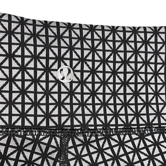 SOLD Lululemon Wunder Under Legging in Tri Geo Silver Spoon Black Size 6 - Picture 5 of 9